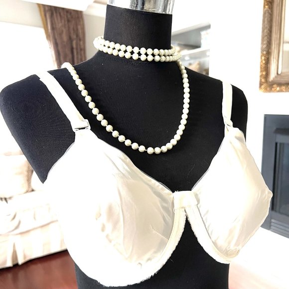 Vintage Franco' by Graceform Minimizing Bra Hand Sewn with Velvet In White - Picture 6 of 16